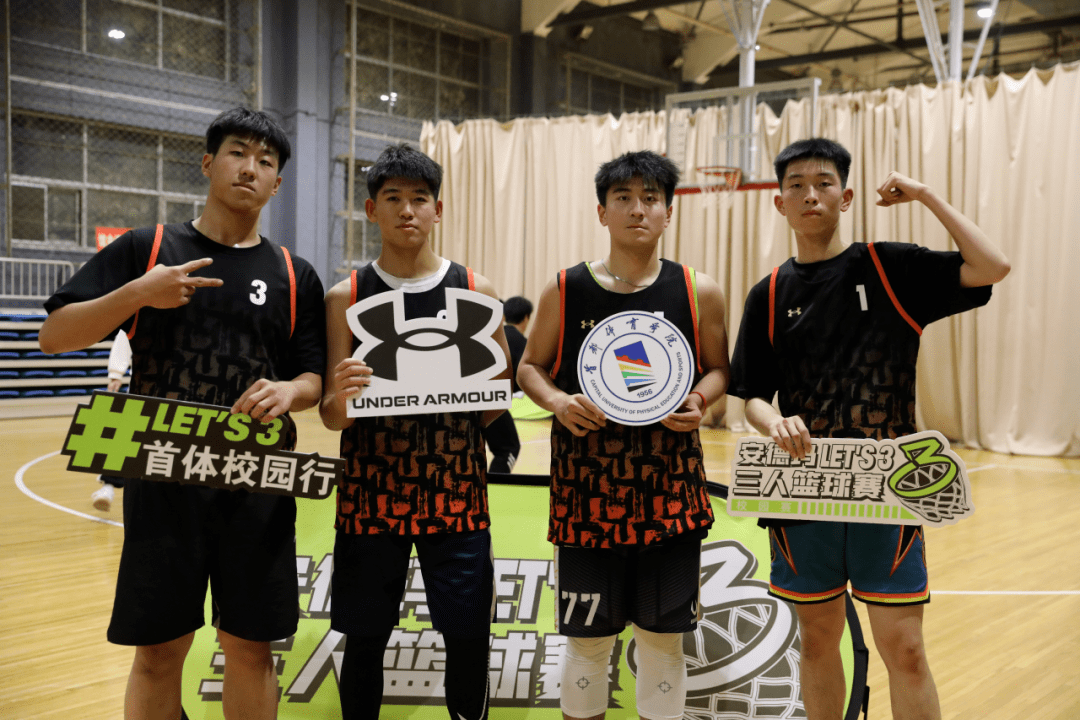TheShy迎来十二赛季出色发挥，FPX观众热烈欢呼！